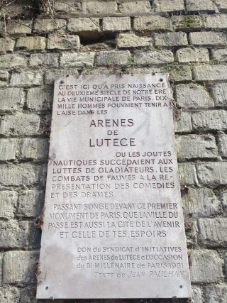 Dove andare a Parigi: Arena di Lutetia la targa all'ingresso