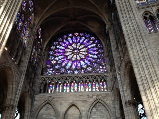 Dove sono seppelliti i re di Francia: il rosone dall'interno della cattedrale di Saint Denis 