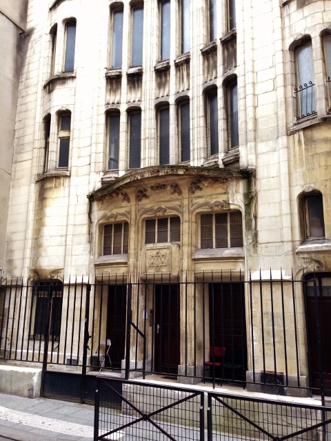 La Parigi ebraica: facciata della sinagoga in rue Pavée