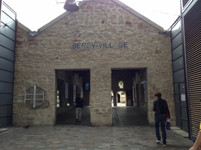 Alla scoperta del Bercy Village: un' entrata 