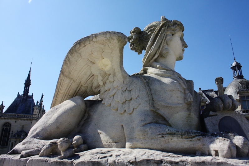 Chantilly - statua fuori dal castello