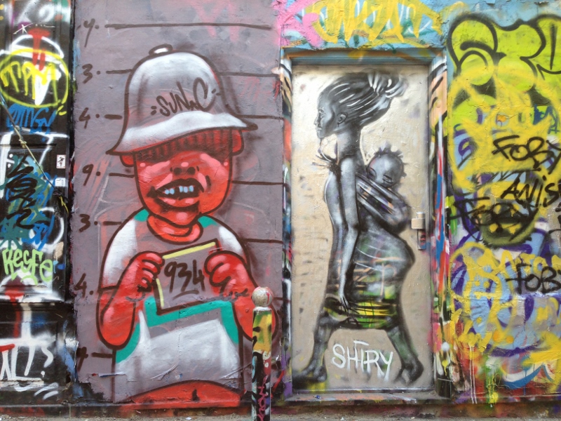 Destinazione panorama di Parigi: murales nella rue Denoyez