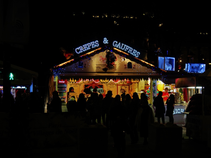 I 4 mercatini di Natale da non perdere a Parigi - uno chalet di legno