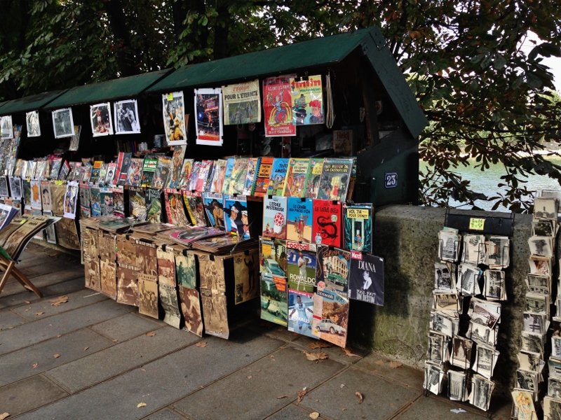 Itinerario nella Parigi multietnica - un bouquinista