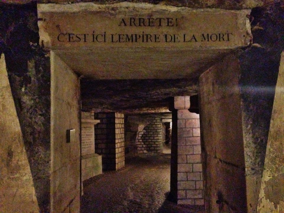 Parigi sotterranea/Catacombe: l'accesso al mondo dei morti