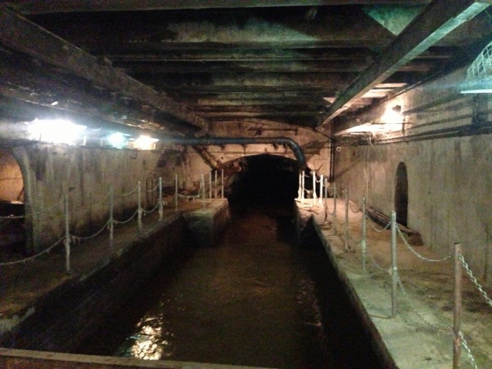 Ville lumière segreta - l'acqua di scolo scorre