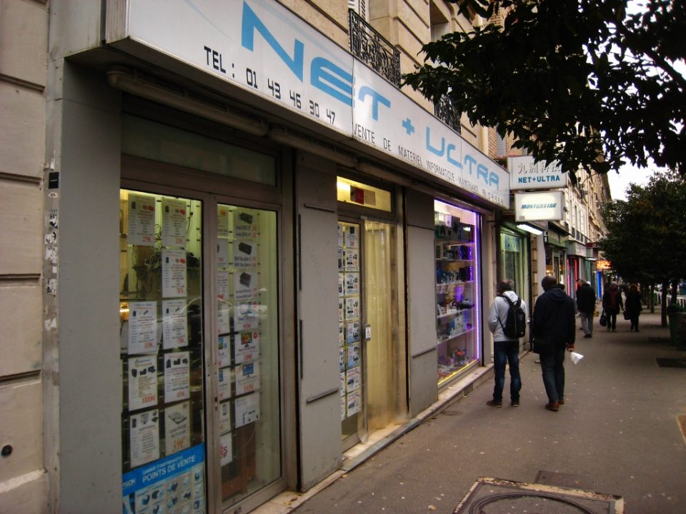 lungo la rue Montgallet si ripara tutto ciò che è Hi tech