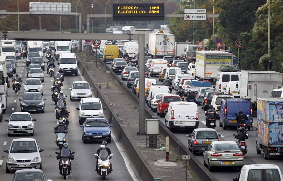 Visitare Parigi in macchina? Meglio coi mezzi