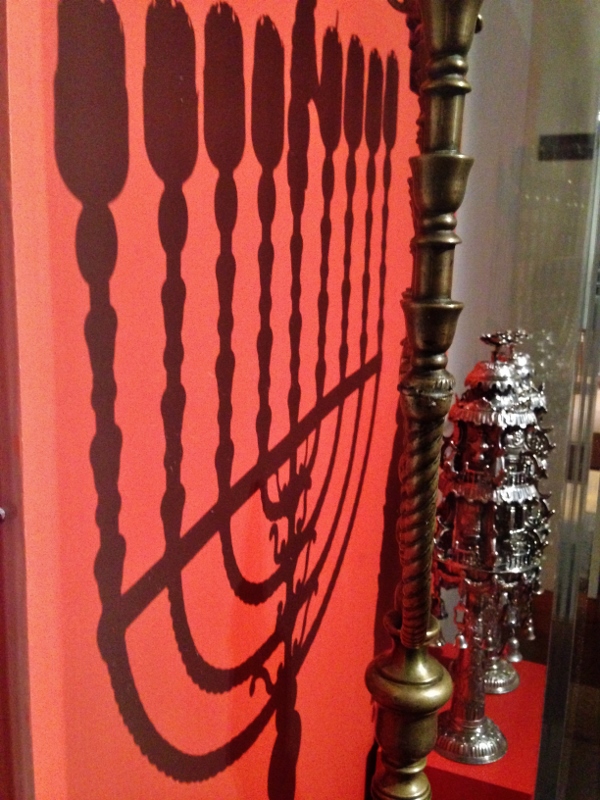 Al museo di arte e storia ebraica - un candelabro