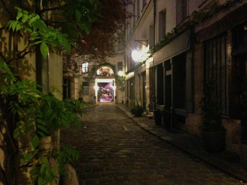 Percorso attorno a Bastille - la Cour Damoye di sera