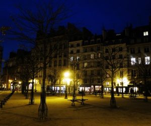 una piazza triangolare a Parigi: è la Place Dauphine